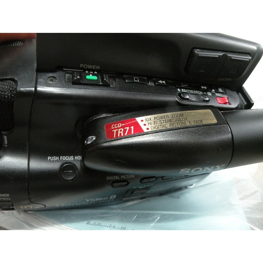 Sony CCD-TR71 Video8 Handycam Camcorder 10x Zoom Hi-Fi Stereo Vintage For Parts